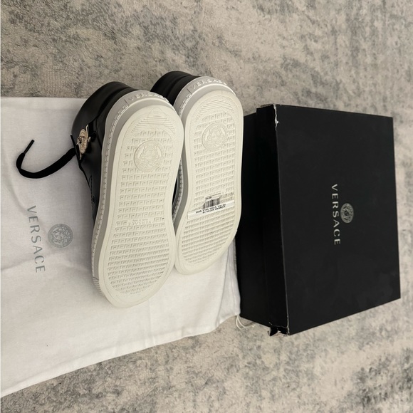 Versace high top sports shoe black and white size 10 - Picture 3 of 10